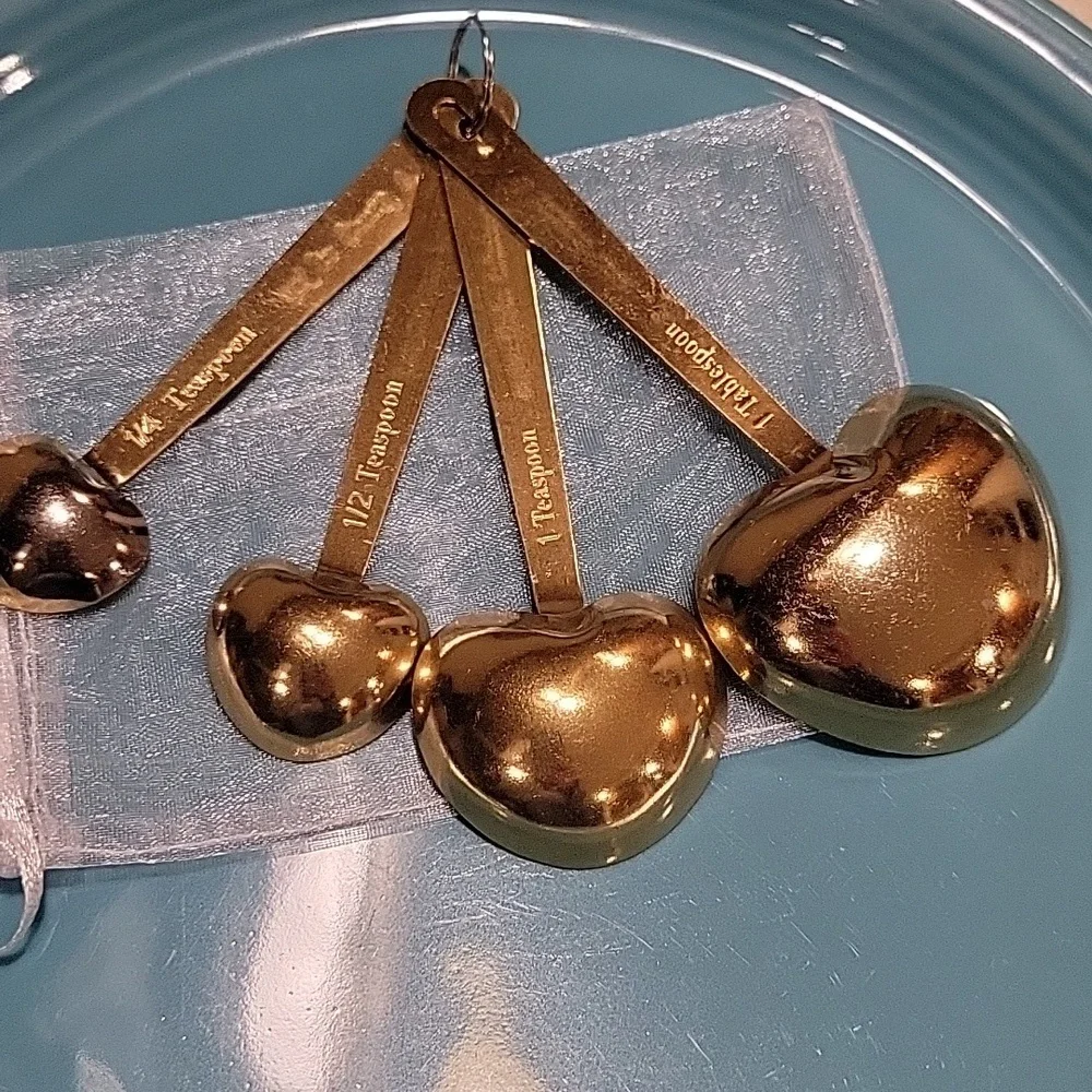 NWOT Heart Shaped Measuring Spoons - Gold-Colored